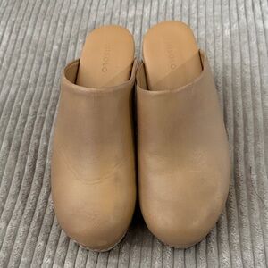 Nisolo Tan All Day Wooden Clogs